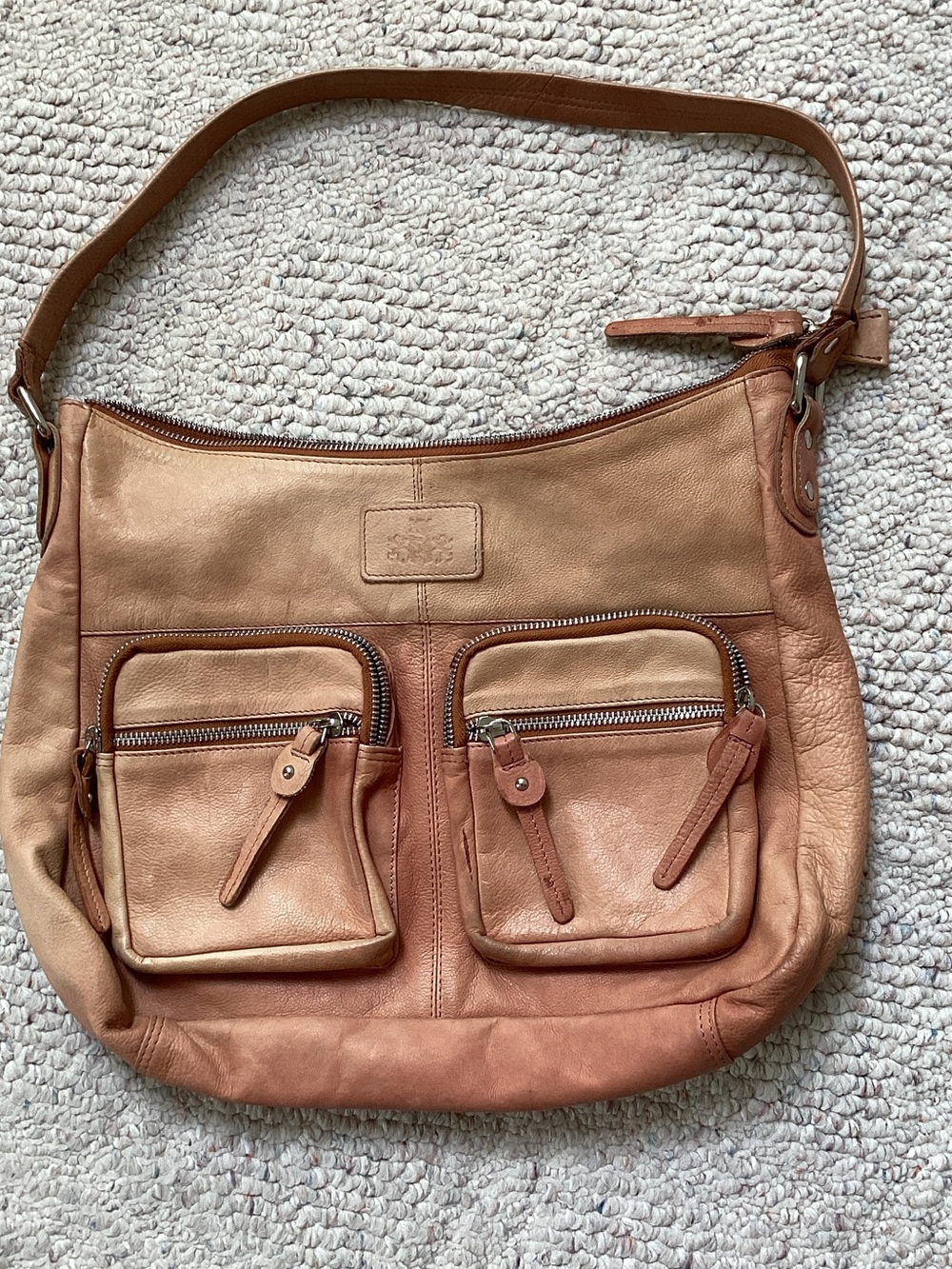 Rowallan hand-made fine leather purse
Utilitarian Gorpcore 90s vintage Y2K